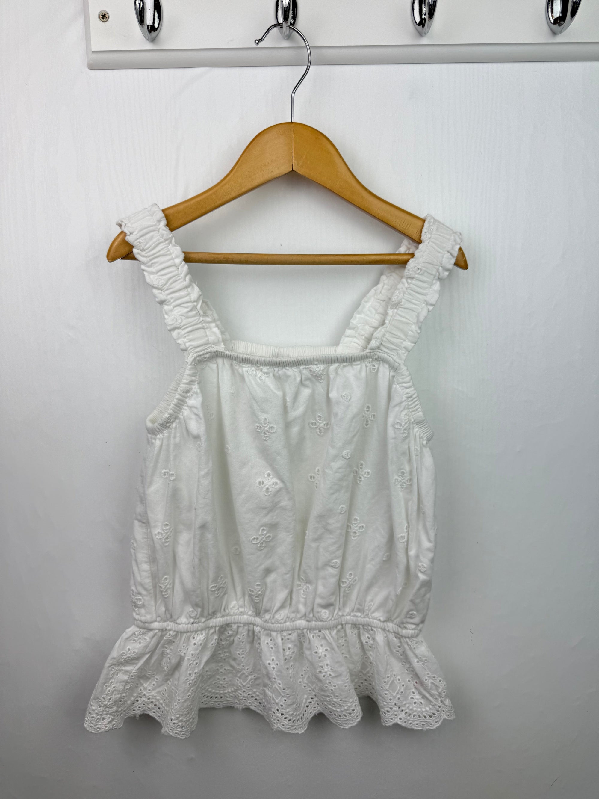 TU White Eyelet Sleeveless Top - Girls 8 Years - Little Ones Preloved. Second Hand Children's & Preloved Baby, Kids, Girls & Boys Clothes. UK online