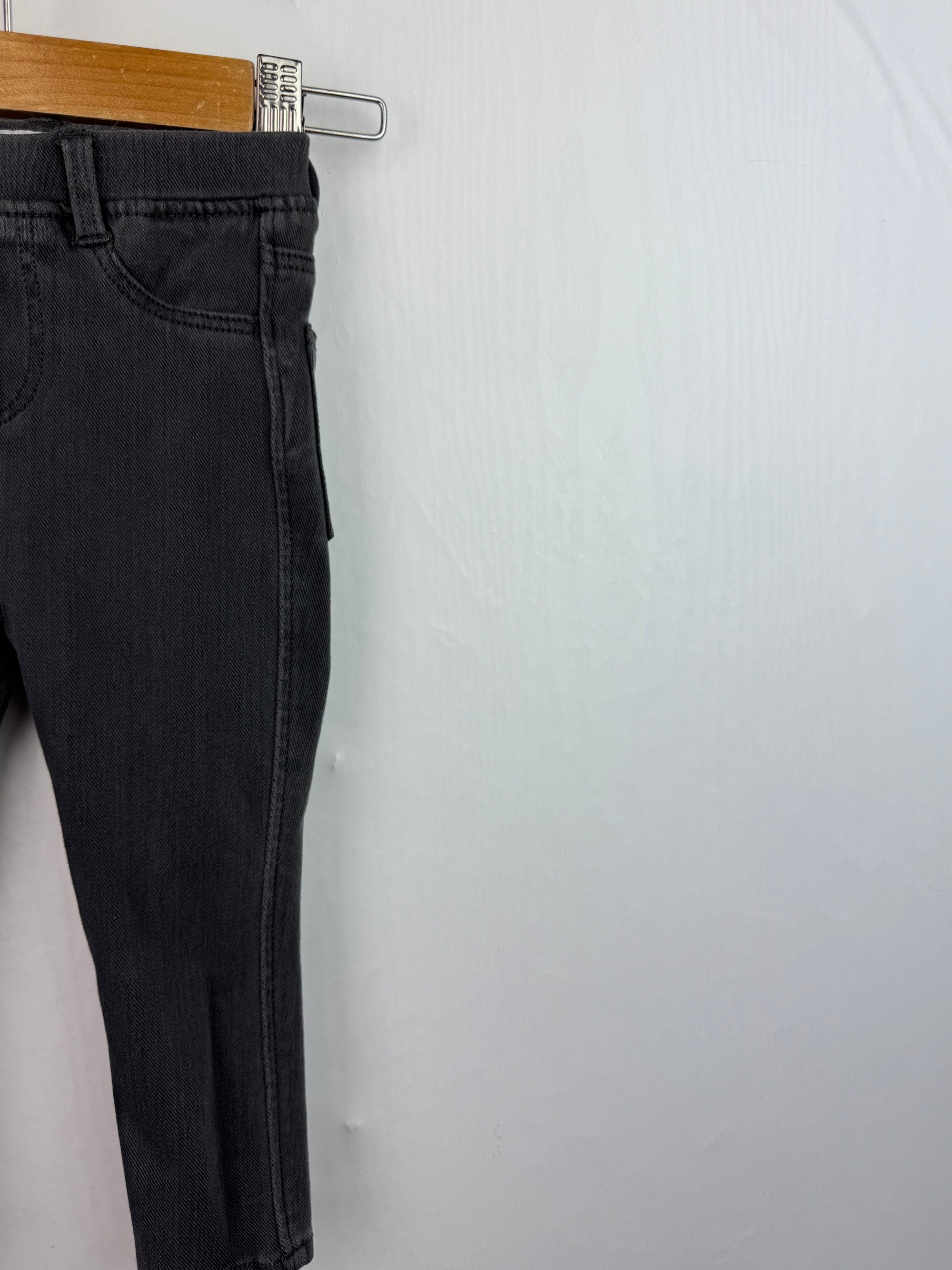 Uniqlo Black Jeggings - Girls 13 - 14 Years - Little Ones Preloved. Second Hand Children's & Preloved Baby, Kids, Girls & Boys Clothes. UK online