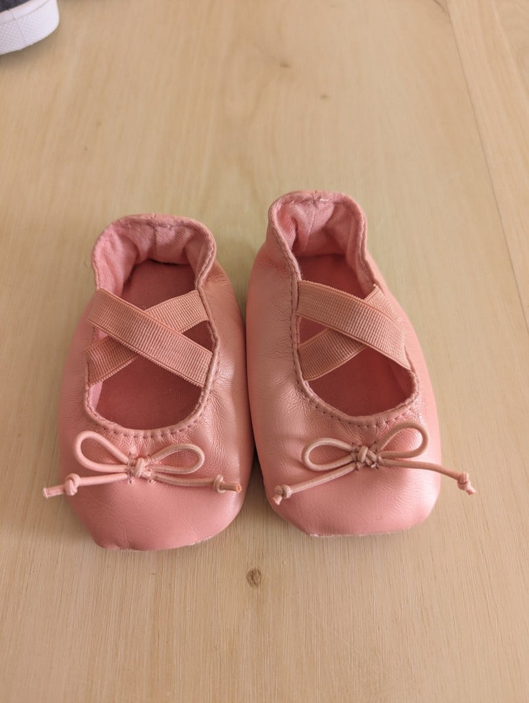 Baby Girl Pram Ballet Shoes 0-3 Months Little Ones Preloved  Used, Preloved, Preworn & Second Hand Baby, Kids & Children's Clothing UK Online. Cheap affordable. Brands including Next, Joules, Nutmeg, TU, F&F, H&M.