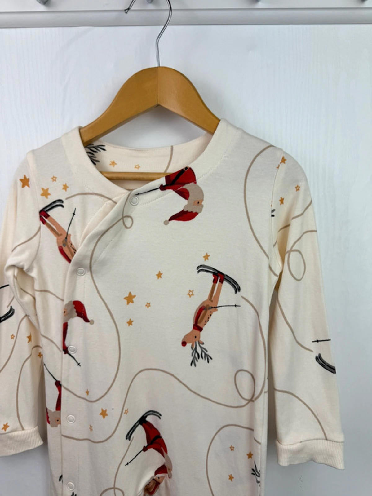 George Christmas Sleepsuit - Unisex 9-12 Months