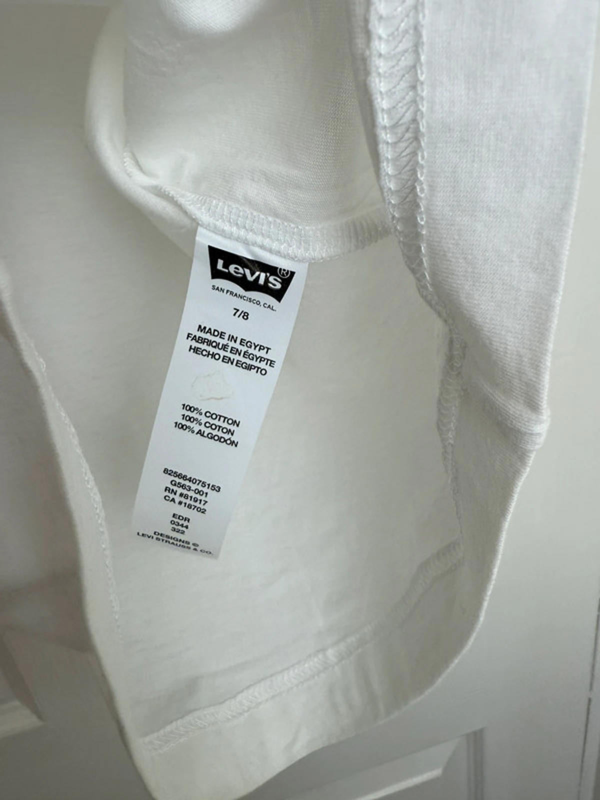Levi’s White Short Sleeve Top - Unisex 7-8 Years Little Ones Preloved. Preloved Kids & Children’s Gently Used Clothing. Second Hand Baby, Girls & Boys Clothes. UK Postage