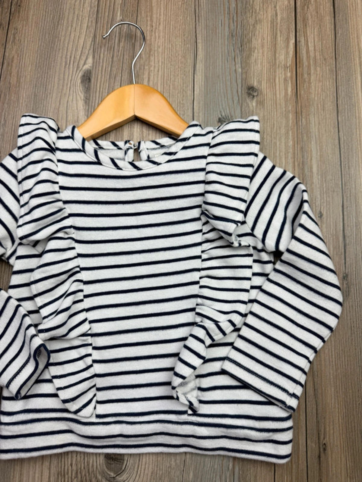 F&F White Striped Jumper - Girls 18-24 Months Little Ones Preloved. Preloved Kids & Children’s Gently Used Clothing. Second Hand Baby, Girls & Boys Clothes. UK Postage