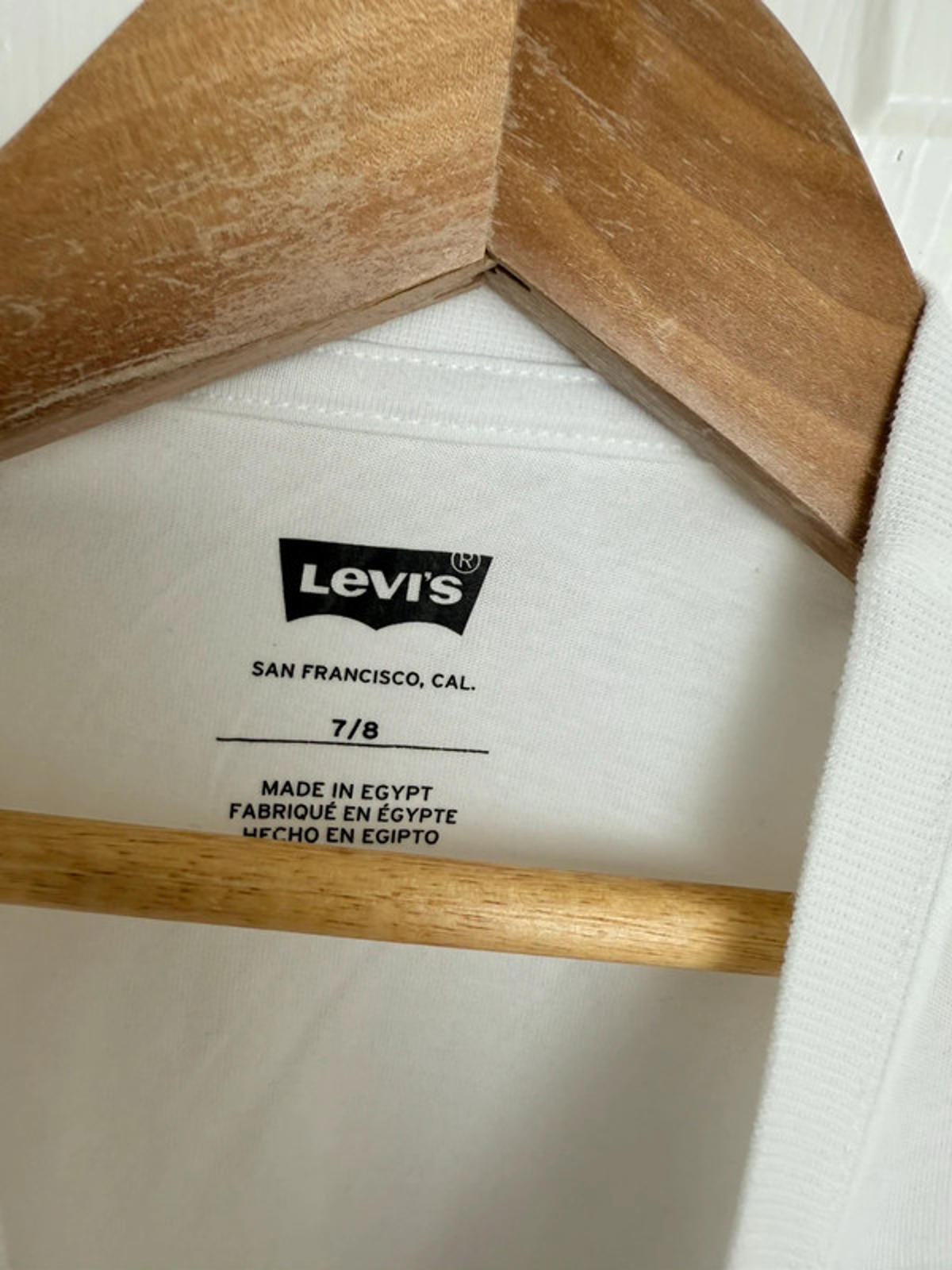 Levi’s White Short Sleeve Top - Unisex 7-8 Years Little Ones Preloved. Preloved Kids & Children’s Gently Used Clothing. Second Hand Baby, Girls & Boys Clothes. UK Postage