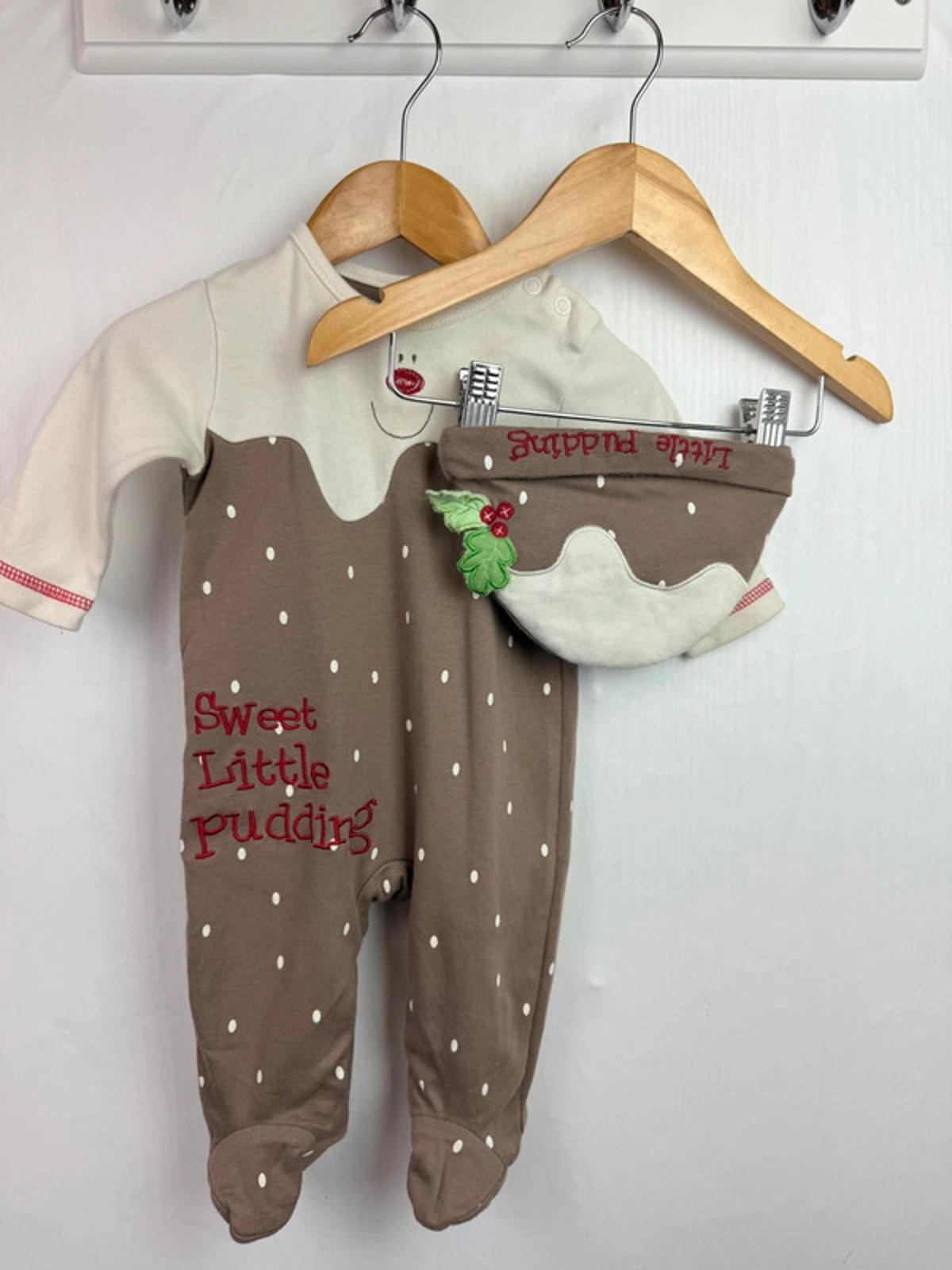 George Christmas Pudding Sleepsuit & Hat - Unisex 0-3 Months