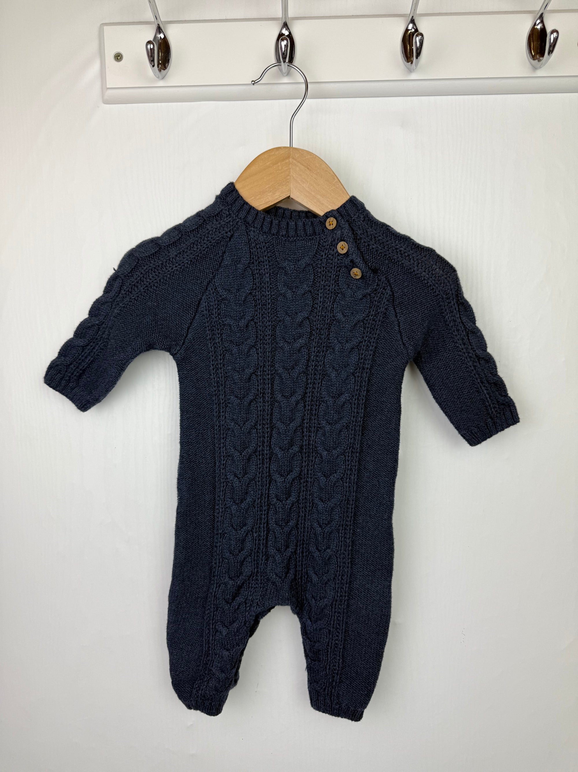 Next Navy Knit Romper - Boys 0-3 Months Little Ones Preloved. Preloved Kids & Children’s Gently Used Clothing. Second Hand Baby, Girls & Boys Clothes. UK Postage