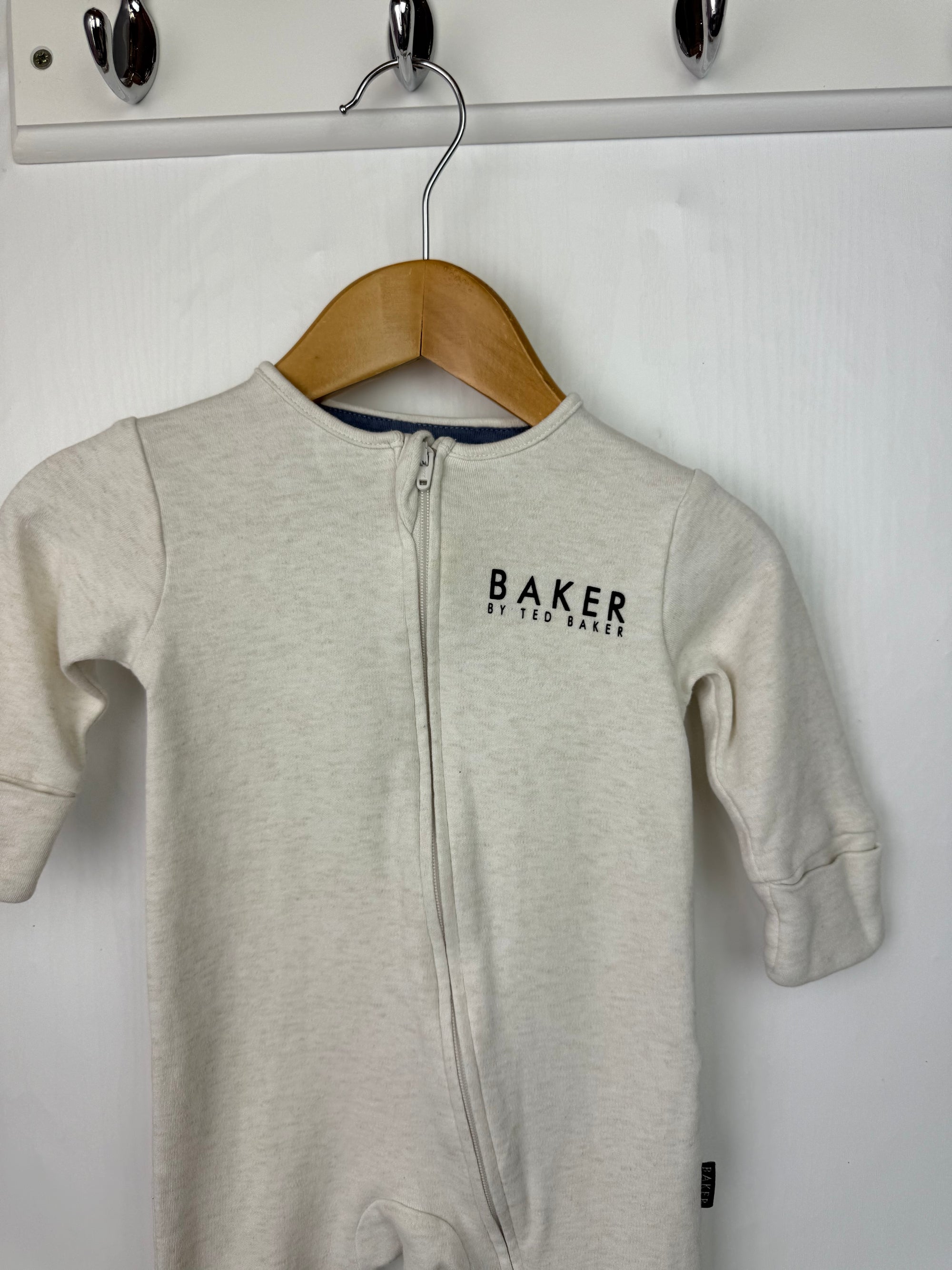 Ted Baker Cream Zip Sleepsuit - Unisex 0-3 Months Little Ones Preloved. Preloved Kids & Children’s Gently Used Clothing. Second Hand Baby, Girls & Boys Clothes. UK Postage