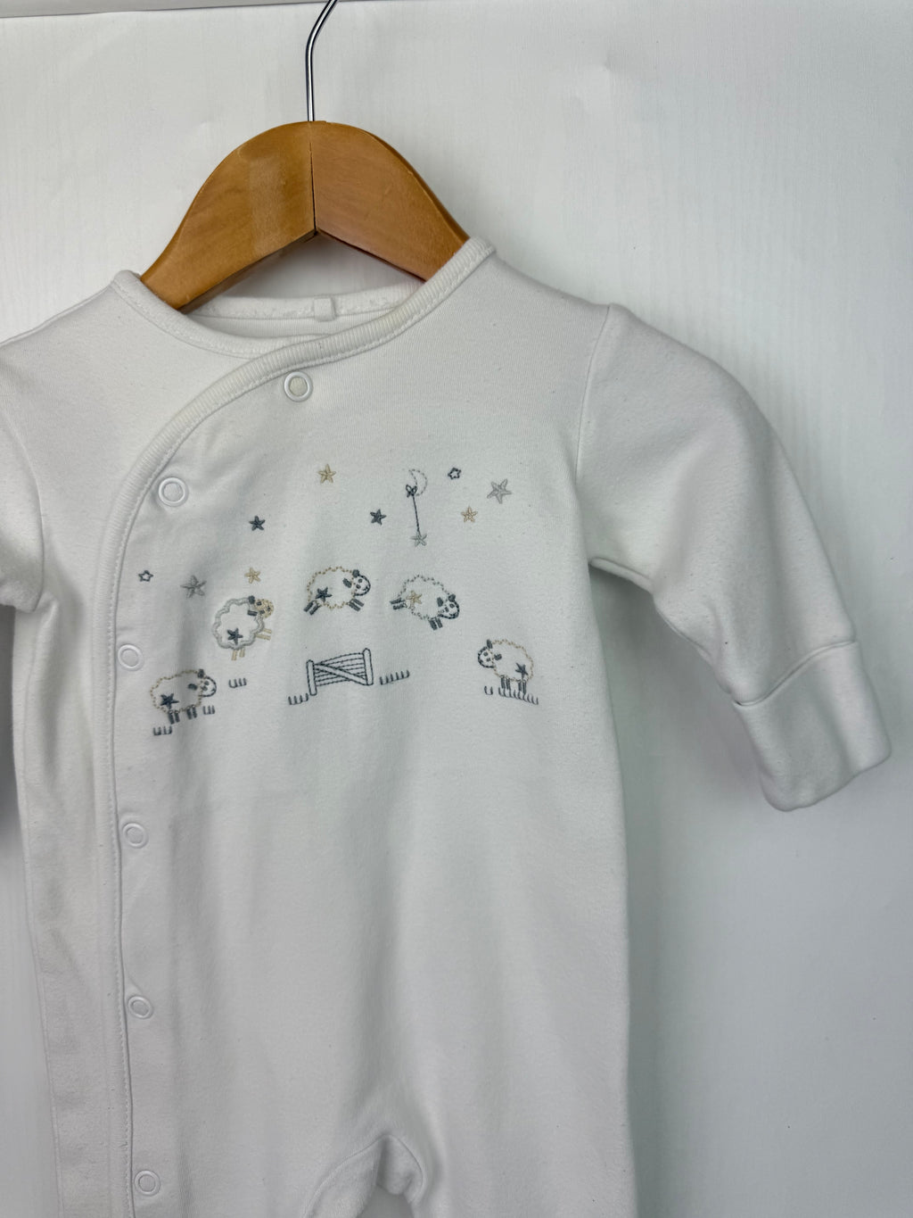 Next White Sheep Sleepsuit - Unisex 0-3 Months Little Ones Preloved. Preloved Kids & Children’s Gently Used Clothing. Second Hand Baby, Girls & Boys Clothes. UK Postage