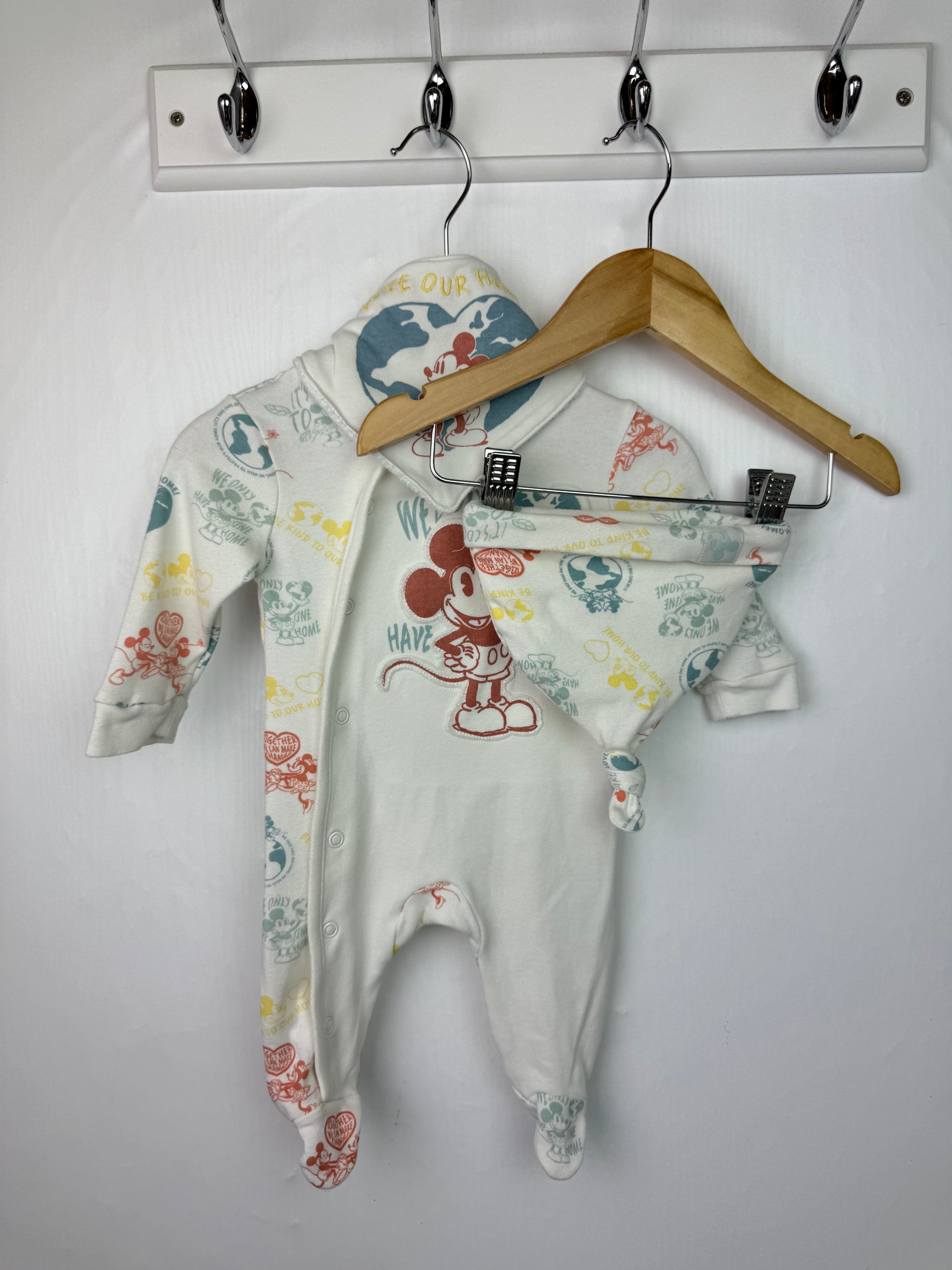 Primark Disney Mickey Mouse Sleepsuit, Hat & Bib - Unisex 0-3 Months Little Ones Preloved. Preloved Kids & Children’s Gently Used Clothing. Second Hand Baby, Girls & Boys Clothes. UK Postage