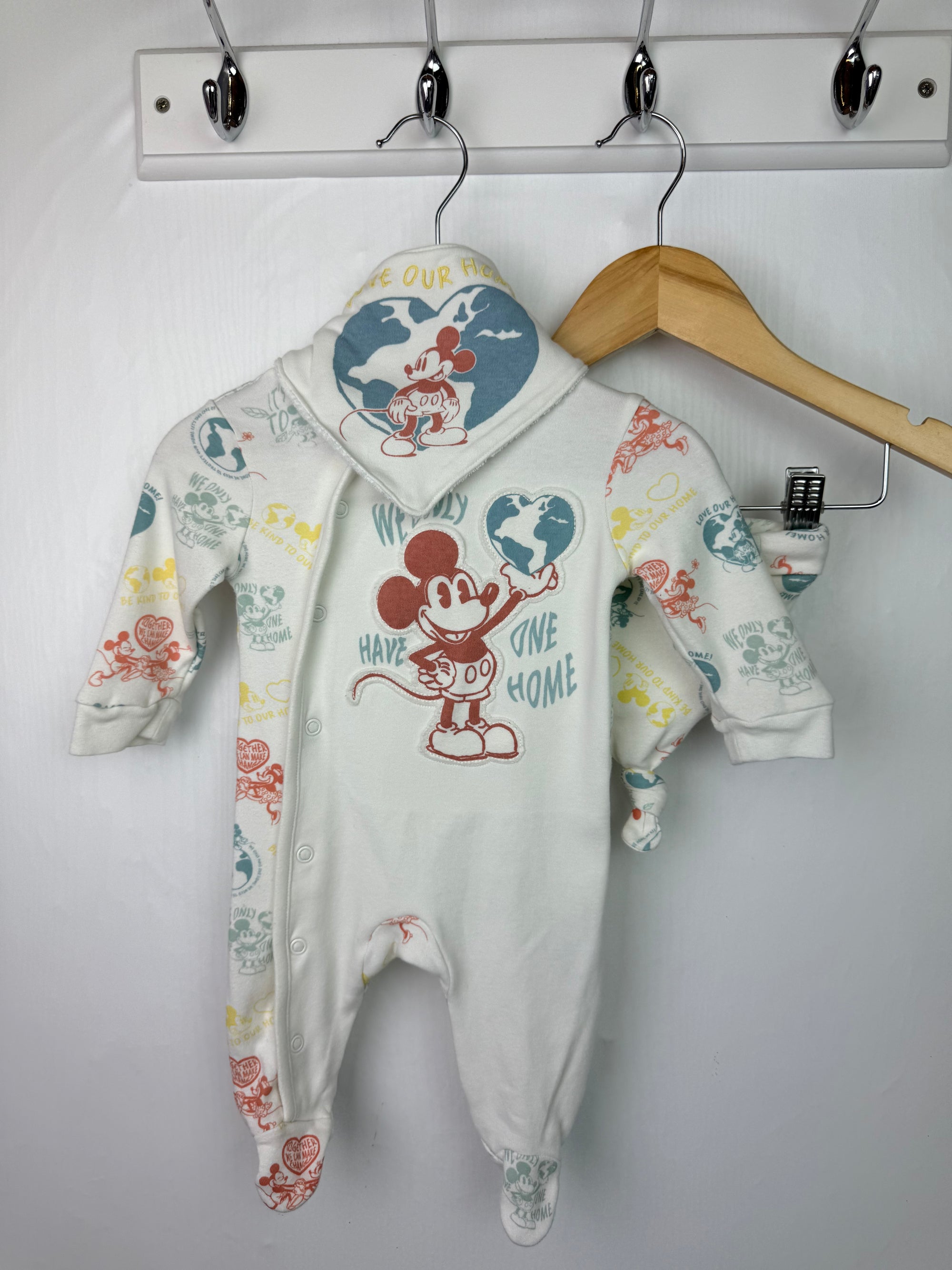 Primark Disney Mickey Mouse Sleepsuit, Hat & Bib - Unisex 0-3 Months Little Ones Preloved. Preloved Kids & Children’s Gently Used Clothing. Second Hand Baby, Girls & Boys Clothes. UK Postage