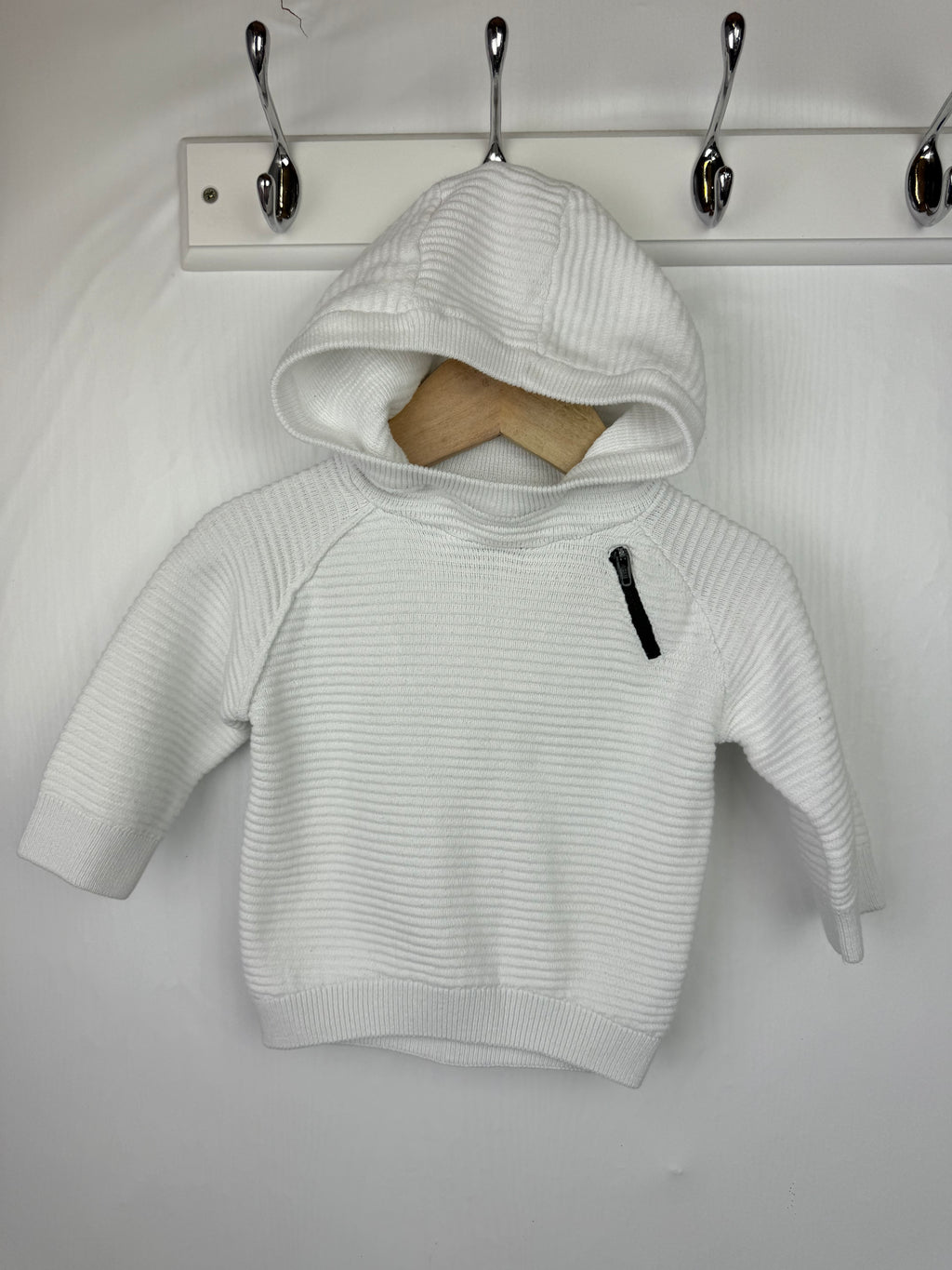 Next White Ribbed Hoodie - Boys 9-12 Months Little Ones Preloved. Preloved Kids & Children’s Gently Used Clothing. Second Hand Baby, Girls & Boys Clothes. UK Postage