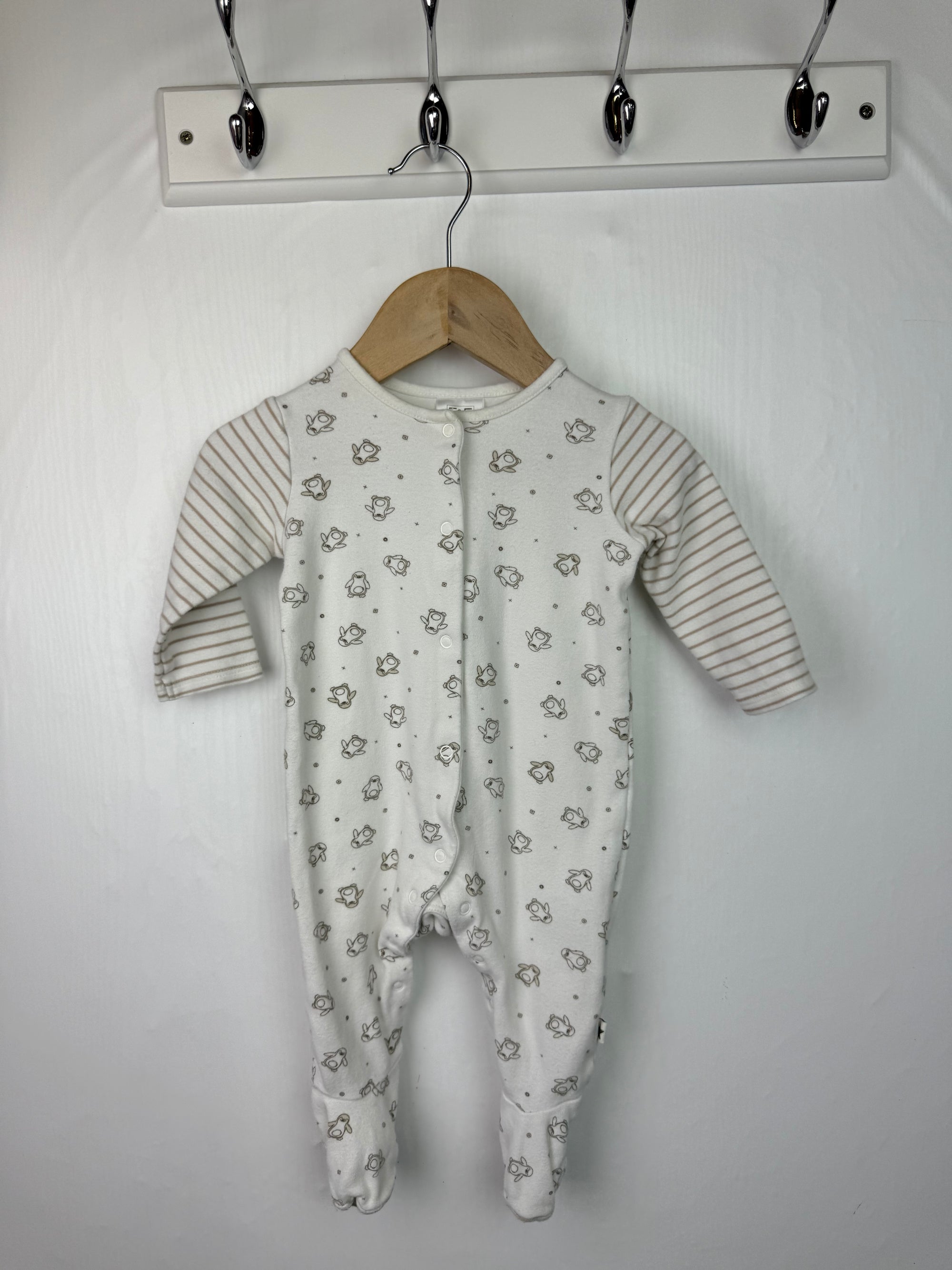F&F Penguin Sleepsuit - Unisex 3-6 Months Little Ones Preloved. Preloved Kids & Children’s Gently Used Clothing. Second Hand Baby, Girls & Boys Clothes. UK Postage