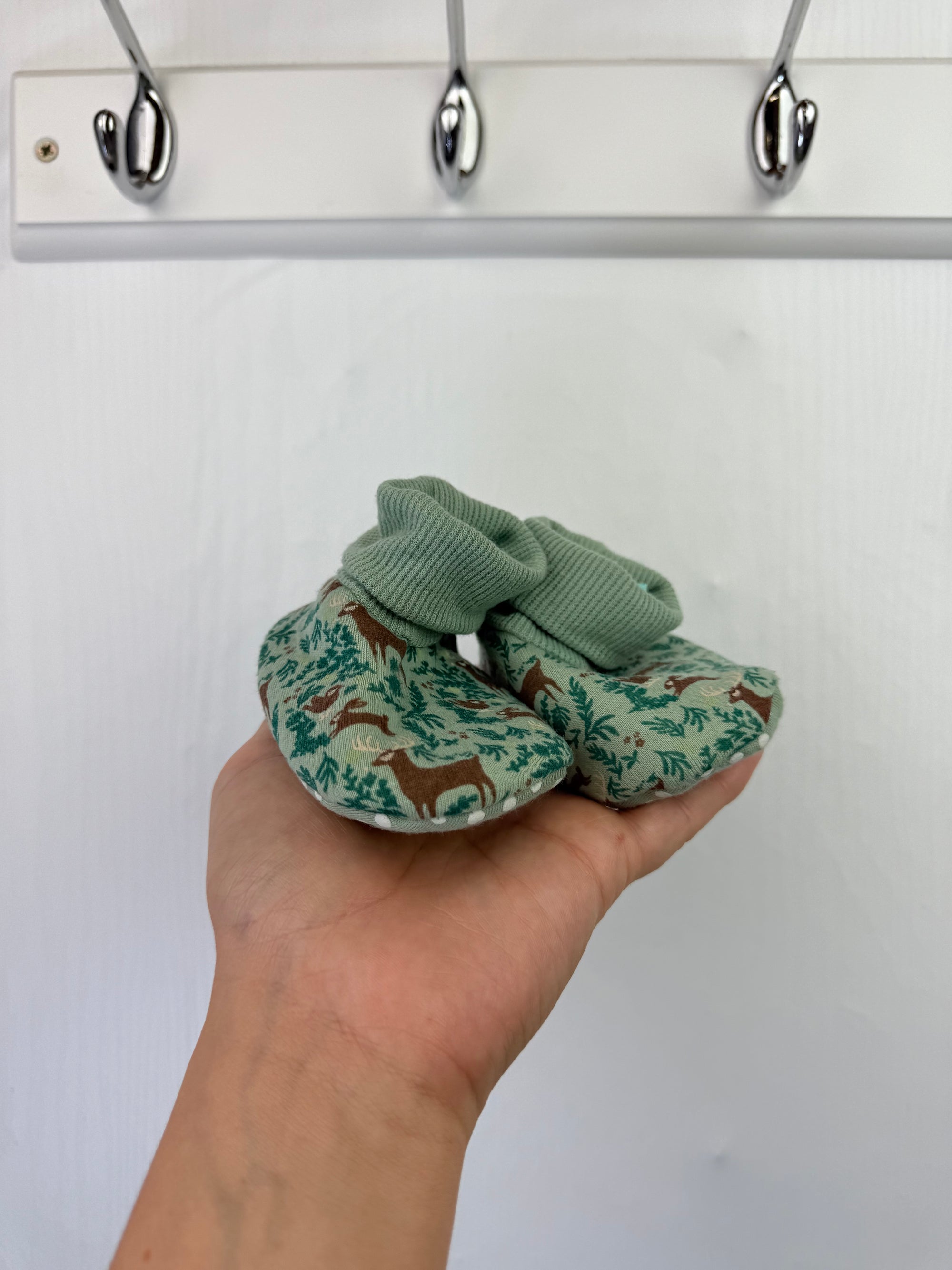 Unbranded Green Deer Pram Shoes - Unisex 0-6 Months