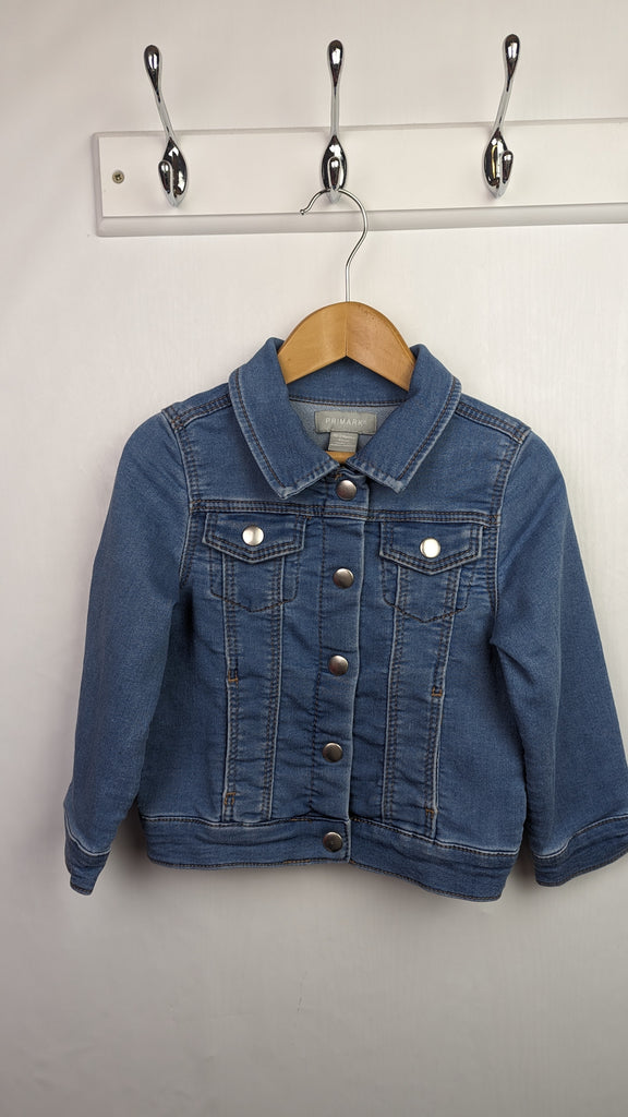 Premium AI Image | Closeup Of Vintage Denim Jackets On Store Rack Secondhand  Soncept Shoppingsecondhand Shopping