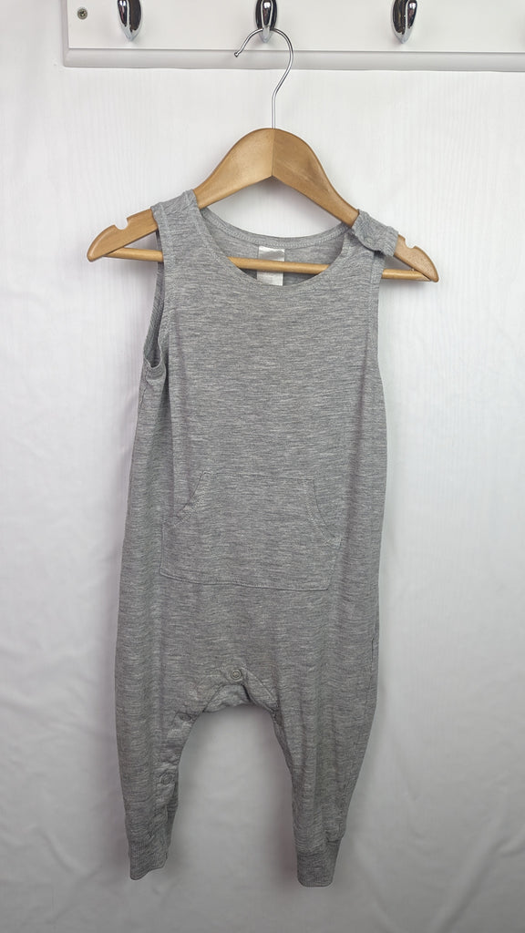 H&M Grey Romper 6-9 Months H&M Used, Preloved, Preworn & Second Hand Baby, Kids & Children's Clothing UK Online. Cheap affordable. Brands including Next, Joules, Nutmeg, TU, F&F, H&M.