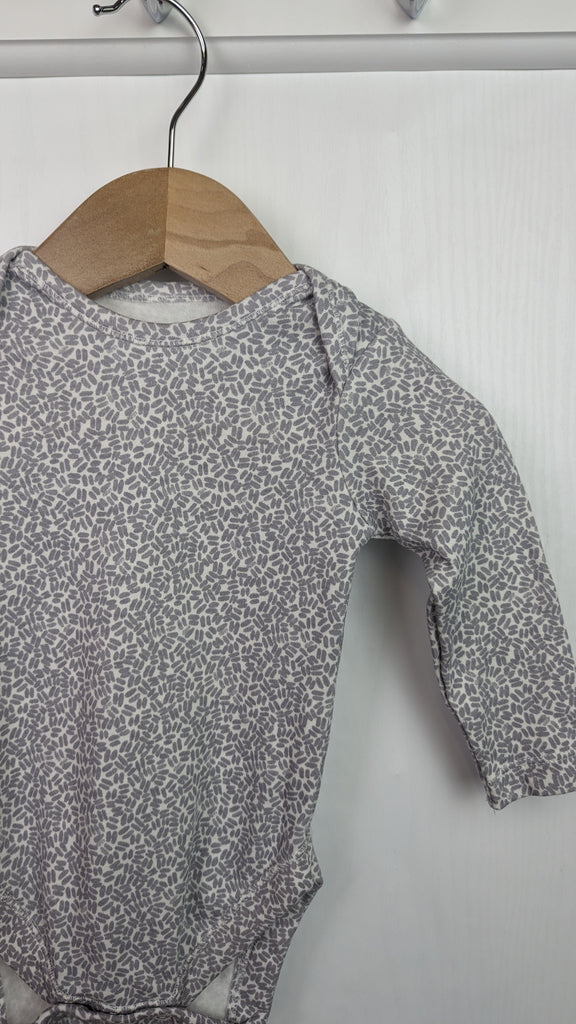 George Grey Bodysuit 6-9 Months George Used, Preloved, Preworn & Second Hand Baby, Kids & Children's Clothing UK Online. Cheap affordable. Brands including Next, Joules, Nutmeg, TU, F&F, H&M.