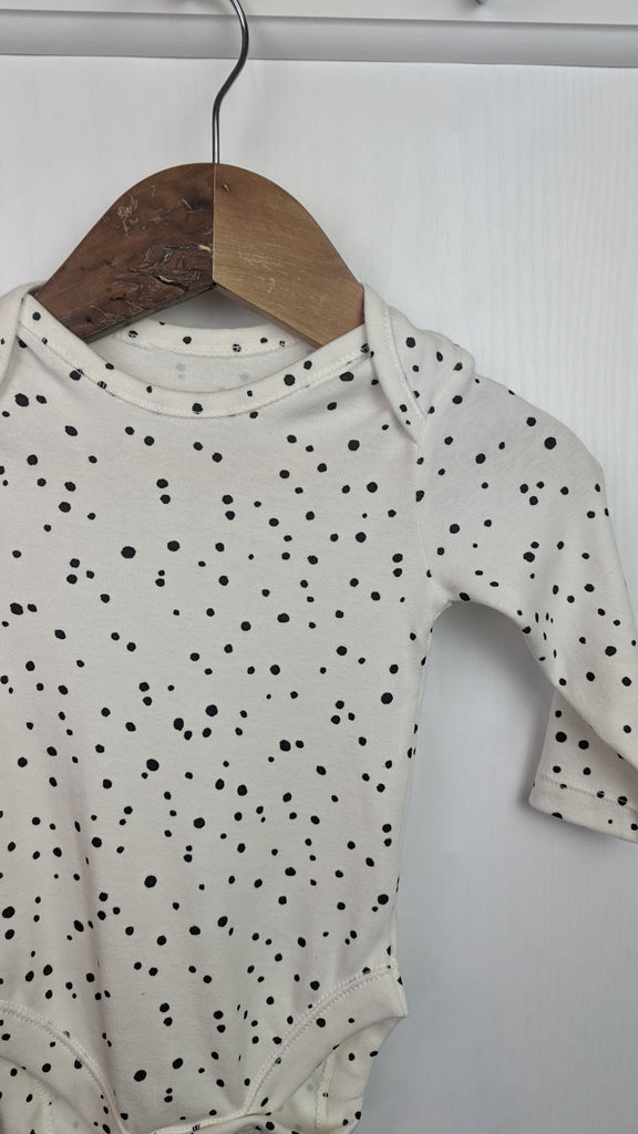 George White Spot Bodysuit 3-6m George Used, Preloved, Preworn & Second Hand Baby, Kids & Children's Clothing UK Online. Cheap affordable. Brands including Next, Joules, Nutmeg, TU, F&F, H&M.