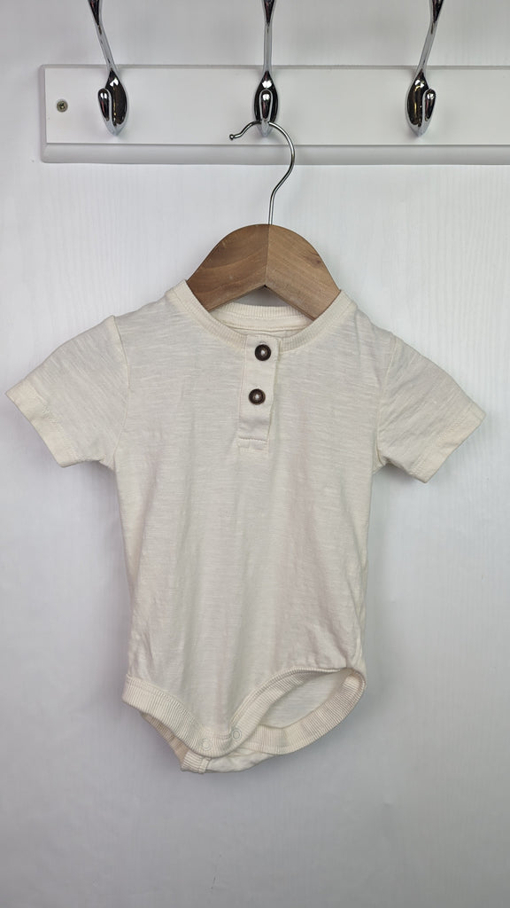 George Cream Shirt Bodysuit 0-3 Months George Used, Preloved, Preworn & Second Hand Baby, Kids & Children's Clothing UK Online. Cheap affordable. Brands including Next, Joules, Nutmeg, TU, F&F, H&M.