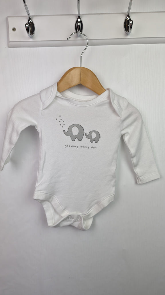 Matalan Elephant Bodysuit 0-3 Months Matalan Used, Preloved, Preworn & Second Hand Baby, Kids & Children's Clothing UK Online. Cheap affordable. Brands including Next, Joules, Nutmeg, TU, F&F, H&M.