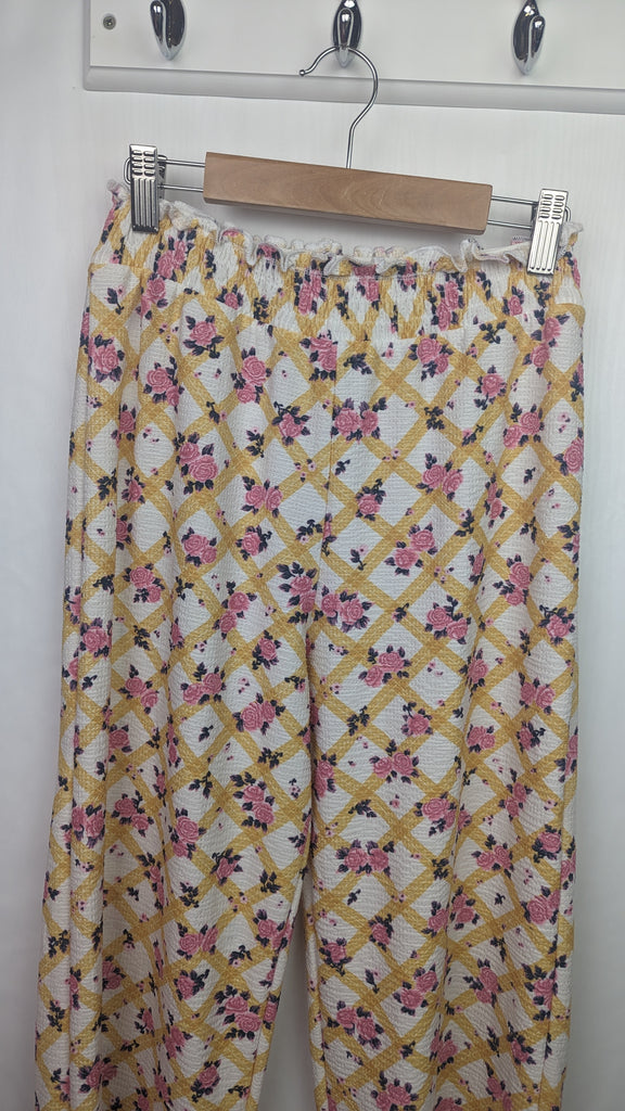River Island Floral Summer Trousers - Girls 11-12 Years River Island Used, Preloved, Preworn & Second Hand Baby, Kids & Children's Clothing UK Online. Cheap affordable. Brands including Next, Joules, Nutmeg, TU, F&F, H&M.