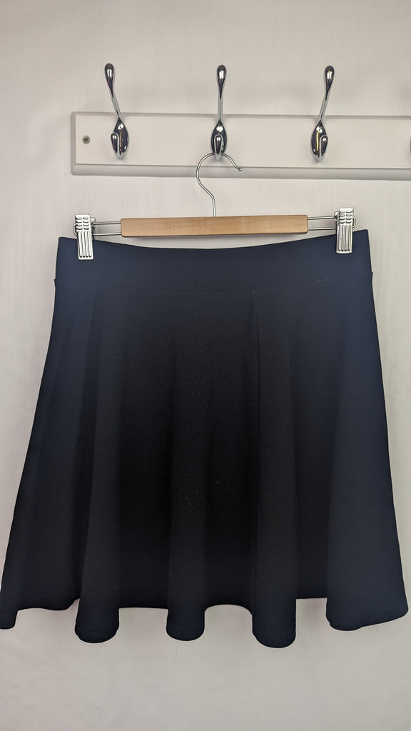 New Look Black Skater Skirt - Girls 14-15 Years New Look Used, Preloved, Preworn & Second Hand Baby, Kids & Children's Clothing UK Online. Cheap affordable. Brands including Next, Joules, Nutmeg, TU, F&F, H&M.