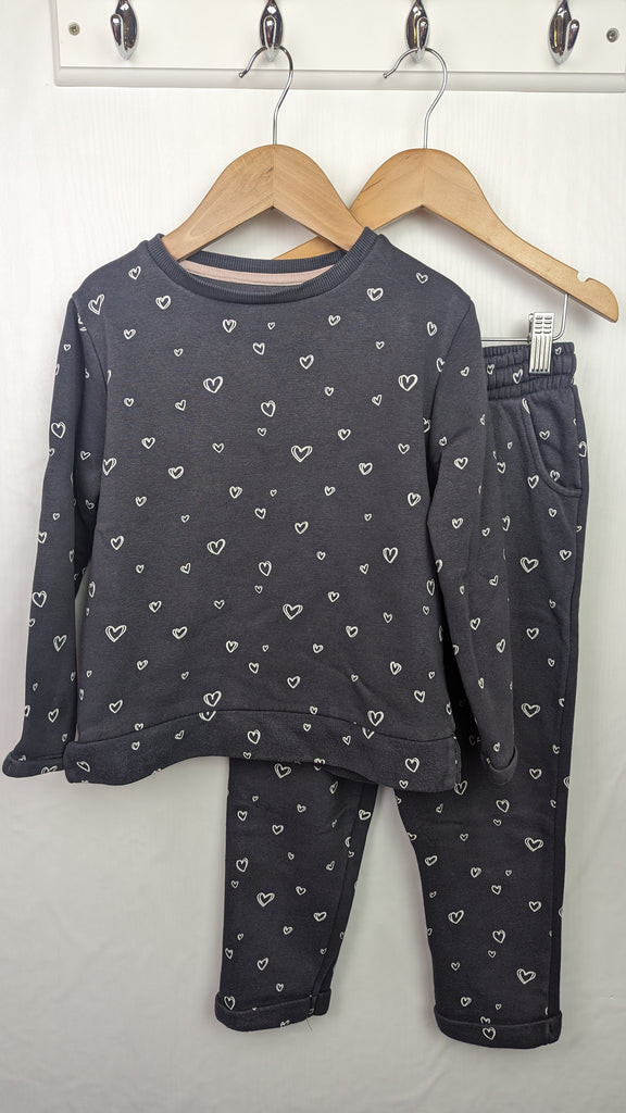 F&F Grey Heart Jumper & Jogger Outfit - Girls 5-6 Years F&F Used, Preloved, Preworn & Second Hand Baby, Kids & Children's Clothing UK Online. Cheap affordable. Brands including Next, Joules, Nutmeg, TU, F&F, H&M.