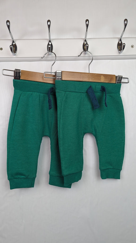 F&F Green Jogging Bottoms - Boys 0-3 Months F&F Used, Preloved, Preworn & Second Hand Baby, Kids & Children's Clothing UK Online. Cheap affordable. Brands including Next, Joules, Nutmeg, TU, F&F, H&M.