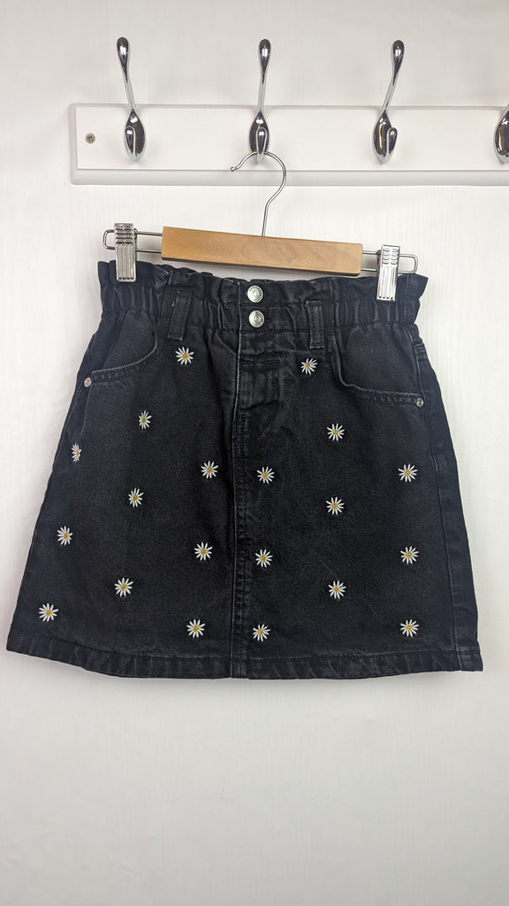F&F Black Daisie Denim Skirt - Girls 9-10 Years F&F Used, Preloved, Preworn & Second Hand Baby, Kids & Children's Clothing UK Online. Cheap affordable. Brands including Next, Joules, Nutmeg, TU, F&F, H&M.