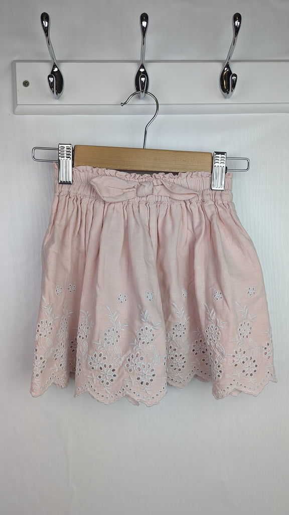 George Pink Floral Skirt - Girls 2-3 Years George Used, Preloved, Preworn & Second Hand Baby, Kids & Children's Clothing UK Online. Cheap affordable. Brands including Next, Joules, Nutmeg Morrisons, TU, F&F, H&M.