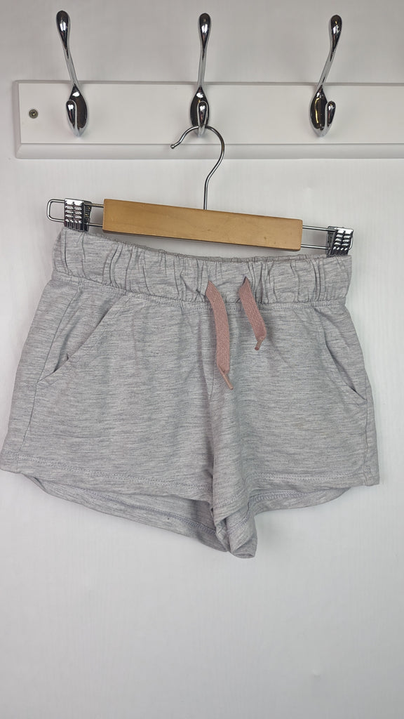 H&M Organic Cotton Grey Shorts - Girls 9-10 Years H&M Used, Preloved, Preworn & Second Hand Baby, Kids & Children's Clothing UK Online. Cheap affordable. Brands including Next, Joules, Nutmeg Morrisons, TU, F&F, H&M.