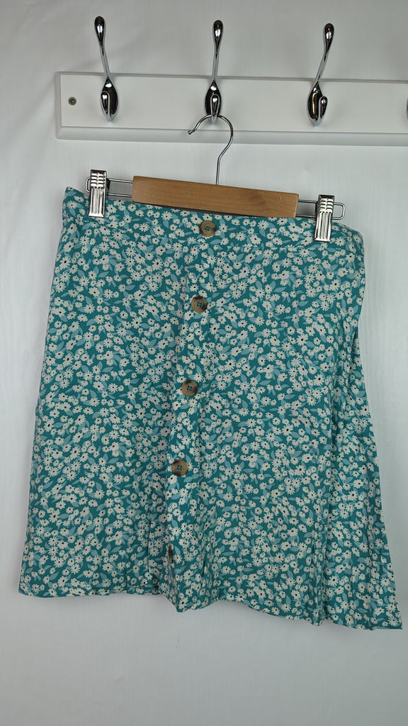 Miss Evie Green Floral Skirt - Girls 13-14 Years Miss Evie Used, Preloved, Preworn & Second Hand Baby, Kids & Children's Clothing UK Online. Cheap affordable. Brands including Next, Joules, Nutmeg Morrisons, TU, F&F, H&M.