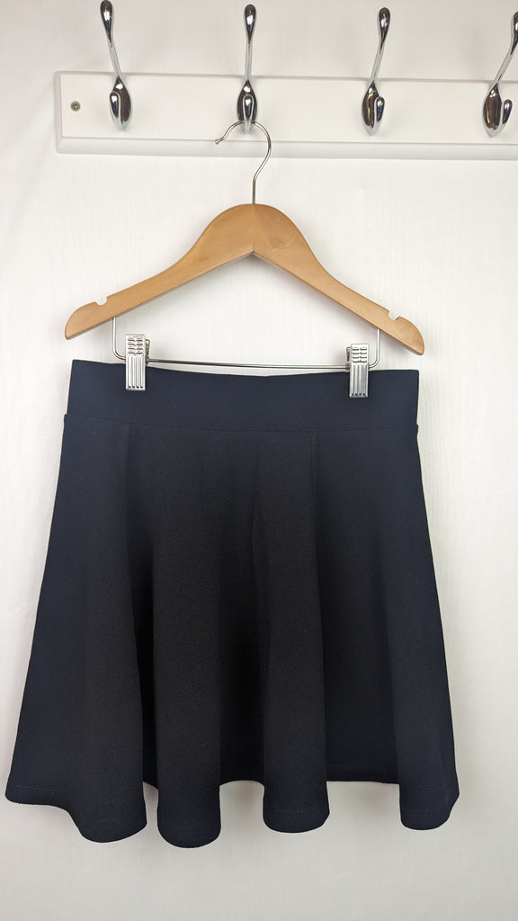 New Look Black Skirt - Girls 12-13 Years New Look Used, Preloved, Preworn & Second Hand Baby, Kids & Children's Clothing UK Online. Cheap affordable. Brands including Next, Joules, Nutmeg, TU, F&F, H&M.
