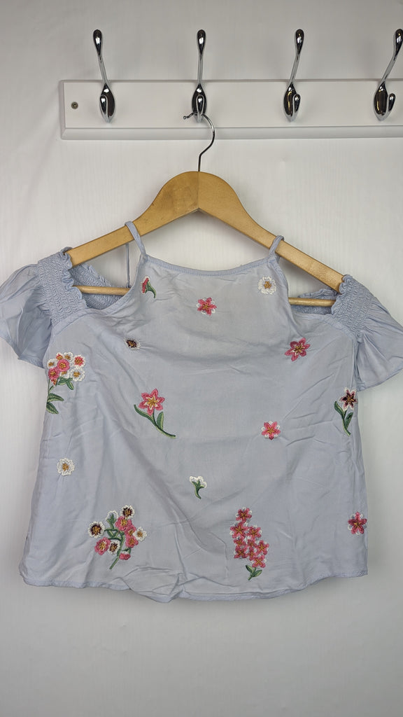 New Look Off Shoulder Floral Top - Girls 13 Years New Look Used, Preloved, Preworn & Second Hand Baby, Kids & Children's Clothing UK Online. Cheap affordable. Brands including Next, Joules, Nutmeg Morrisons, TU, F&F, H&M.