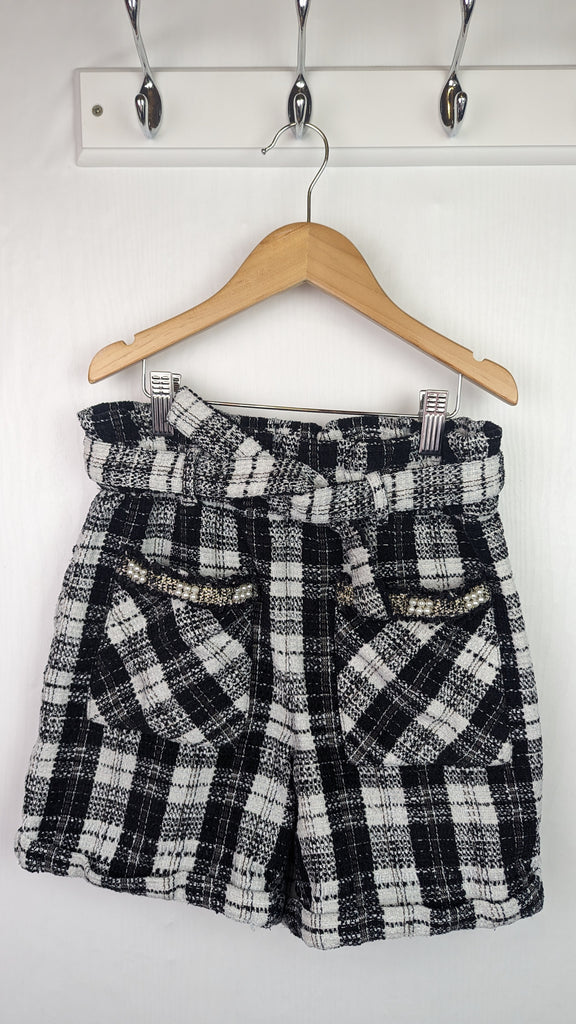 River Island Black & White Check Shorts - Girls 11-12 Years River Island Used, Preloved, Preworn & Second Hand Baby, Kids & Children's Clothing UK Online. Cheap affordable. Brands including Next, Joules, Nutmeg, TU, F&F, H&M.
