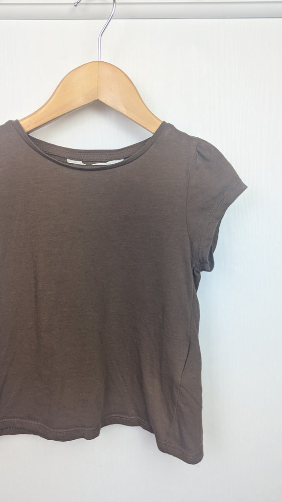 H&M Short Sleeve Brown Top - Girls 2-4 Years H&M Used, Preloved, Preworn & Second Hand Baby, Kids & Children's Clothing UK Online. Cheap affordable. Brands including Next, Joules, Nutmeg Morrisons, TU, F&F, H&M.