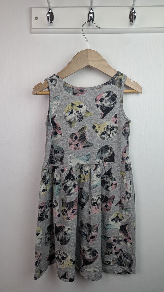 H&M Grey Cat Dress - Girls 4-6 Years H&M Used, Preloved, Preworn & Second Hand Baby, Kids & Children's Clothing UK Online. Cheap affordable. Brands including Next, Joules, Nutmeg Morrisons, TU, F&F, H&M.