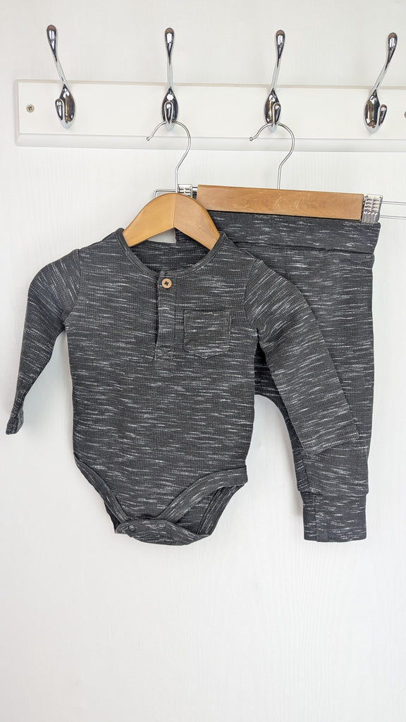 TU Grey Ribbed Bodysuit & Leggings - Girls 3-6 Months TU Used, Preloved, Preworn & Second Hand Baby, Kids & Children's Clothing UK Online. Cheap affordable. Brands including Next, Joules, Nutmeg Morrisons, TU, F&F, H&M.