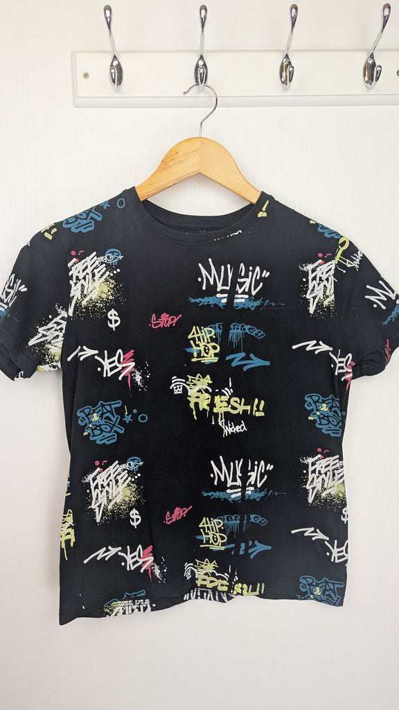 Primark Graffiti Short Sleeve Top - Boys 11-12 Years Primark Used, Preloved, Preworn & Second Hand Baby, Kids & Children's Clothing UK Online. Cheap affordable. Brands including Next, Joules, Nutmeg Morrisons, TU, F&F, H&M.