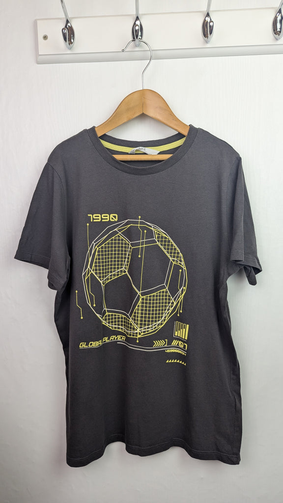 M&S Grey Football Top - Boys 9-10 Years Marks & Spencer Used, Preloved, Preworn & Second Hand Baby, Kids & Children's Clothing UK Online. Cheap affordable. Brands including Next, Joules, Nutmeg Morrisons, TU, F&F, H&M.