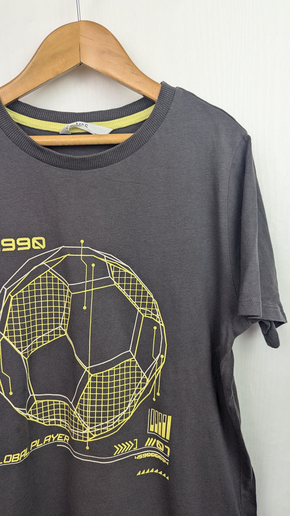 M&S Grey Football Top - Boys 9-10 Years Marks & Spencer Used, Preloved, Preworn & Second Hand Baby, Kids & Children's Clothing UK Online. Cheap affordable. Brands including Next, Joules, Nutmeg Morrisons, TU, F&F, H&M.