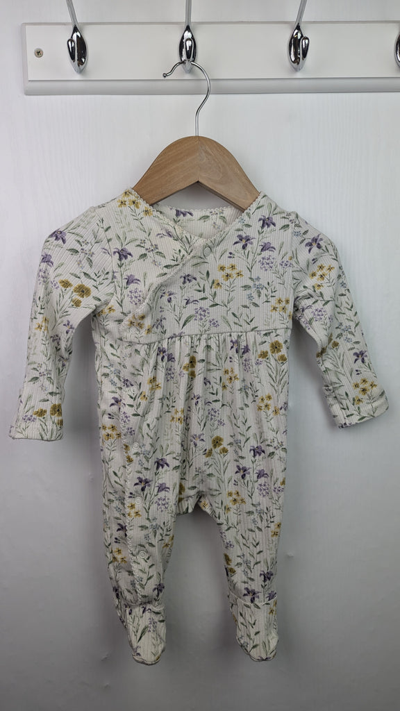 TU Cream & Floral Sleepsuit - Girls 3-6 months TU Used, Preloved, Preworn & Second Hand Baby, Kids & Children's Clothing UK Online. Cheap affordable. Brands including Next, Joules, Nutmeg Morrisons, TU, F&F, H&M.