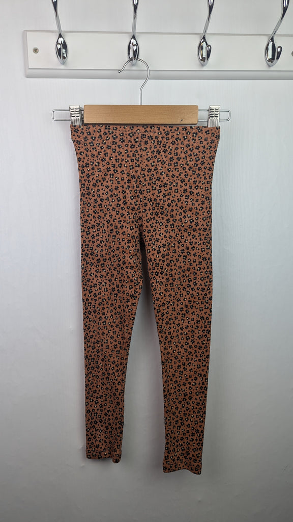 F&F Ribbed Floral Leggings - Girls 4-5 Years F&F Used, Preloved, Preworn & Second Hand Baby, Kids & Children's Clothing UK Online. Cheap affordable. Brands including Next, Joules, Nutmeg Morrisons, TU, F&F, H&M.