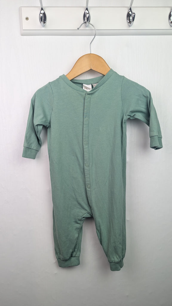 H&M Green Romper - Boys 2-4 Months Little Ones Preloved Used, Preloved, Preworn & Second Hand Baby, Kids & Children's Clothing UK Online. Cheap affordable. Brands including Next, Joules, Nutmeg Morrisons, TU, F&F, H&M.