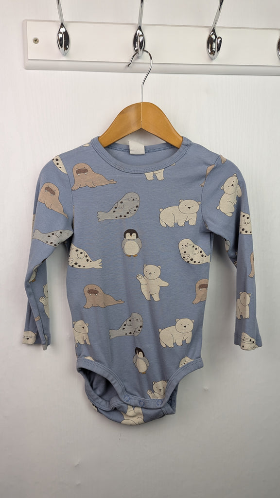 H&M Blue Polar Bear & Seals Bodysuit - Boys 18-24 Months Little Ones Preloved Used, Preloved, Preworn & Second Hand Baby, Kids & Children's Clothing UK Online. Cheap affordable. Brands including Next, Joules, Nutmeg Morrisons, TU, F&F, H&M.