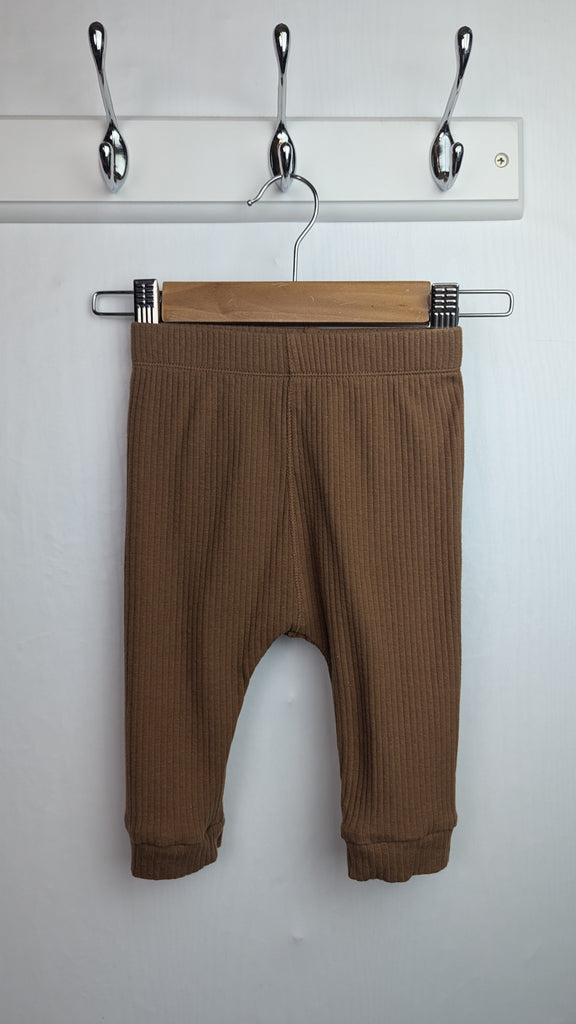 Nutmeg Brown Ribbed Leggings - Unisex 6-9 Months Little Ones Preloved Used, Preloved, Preworn & Second Hand Baby, Kids & Children's Clothing UK Online. Cheap affordable. Brands including Next, Joules, Nutmeg Morrisons, TU, F&F, H&M.