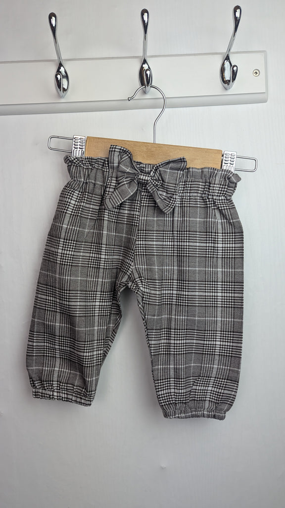 Shein Grey Plaid Trousers - Girls 0-3 Months Little Ones Preloved Used, Preloved, Preworn & Second Hand Baby, Kids & Children's Clothing UK Online. Cheap affordable. Brands including Next, Joules, Nutmeg Morrisons, TU, F&F, H&M.