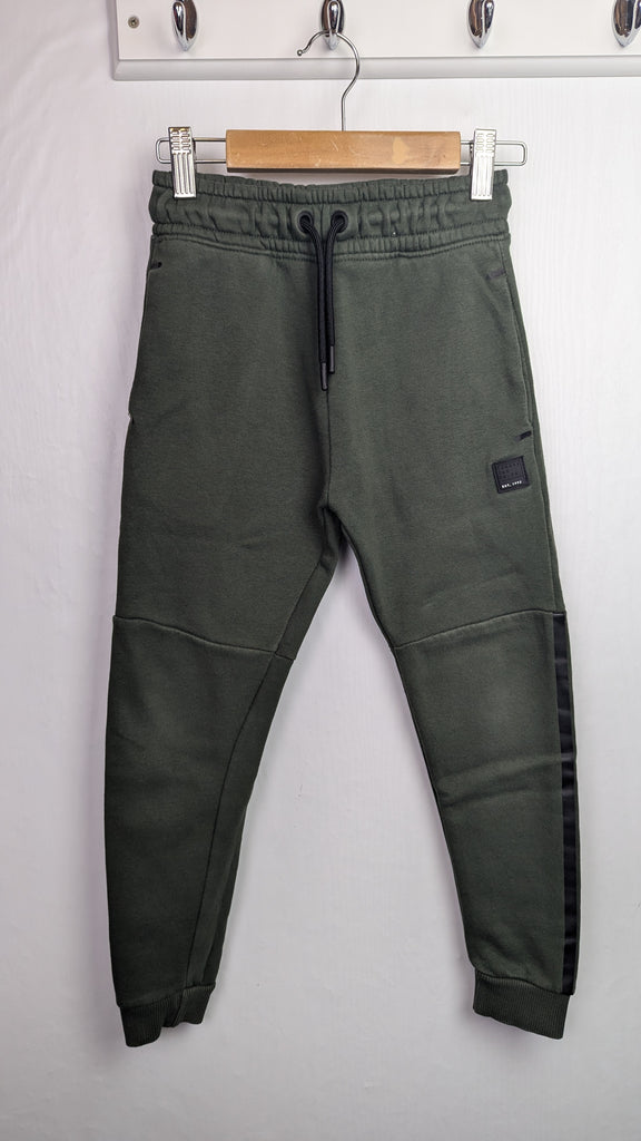 George Green Jogging Bottoms - Boys 6-7 Years Little Ones Preloved Used, Preloved, Preworn & Second Hand Baby, Kids & Children's Clothing UK Online. Cheap affordable. Brands including Next, Joules, Nutmeg Morrisons, TU, F&F, H&M.