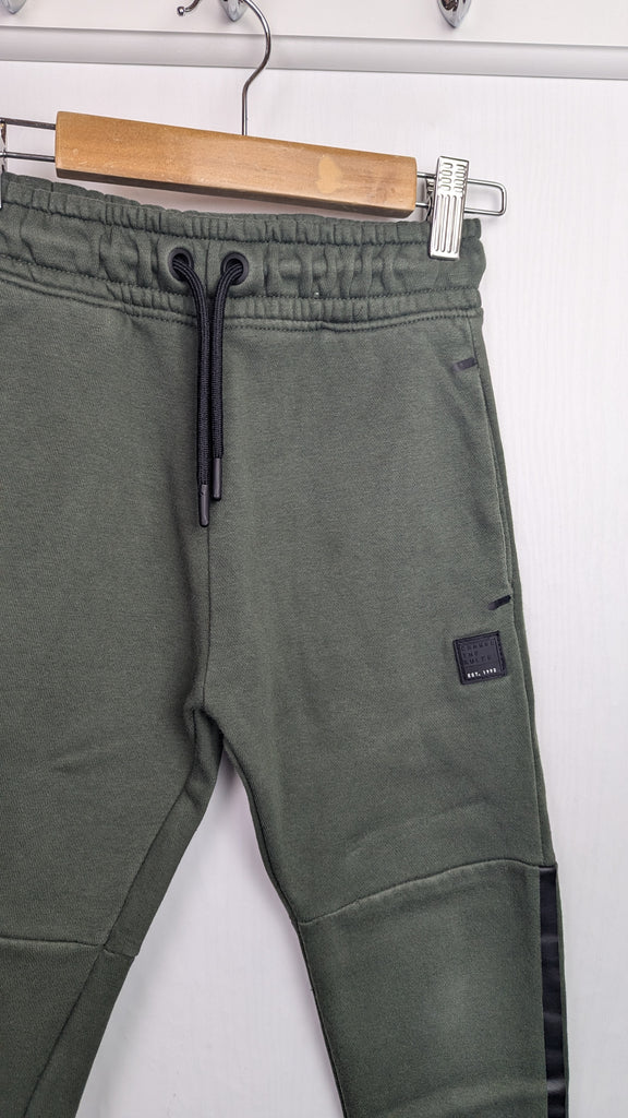 George Green Jogging Bottoms - Boys 6-7 Years Little Ones Preloved Used, Preloved, Preworn & Second Hand Baby, Kids & Children's Clothing UK Online. Cheap affordable. Brands including Next, Joules, Nutmeg Morrisons, TU, F&F, H&M.