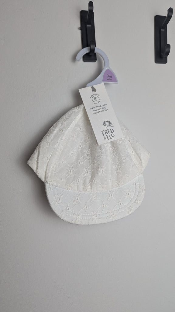 NWT's Fred & Flo White Eyelet Sun Hat - Girls 3-6 Months Little Ones Preloved Used, Preloved, Preworn & Second Hand Baby, Kids & Children's Clothing UK Online. Cheap affordable. Brands including Next, Joules, Nutmeg Morrisons, TU, F&F, H&M.