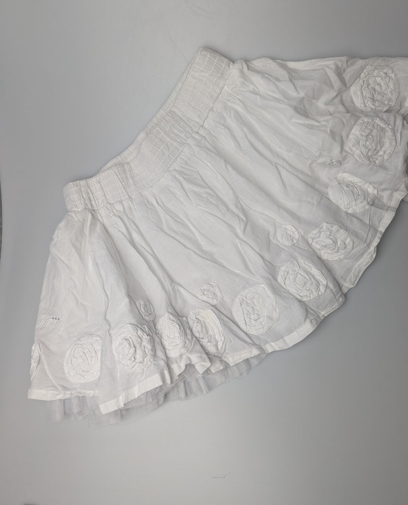 Geox White Floral Skirt - Girls 6 Years Little Ones Preloved Used, Preloved, Preworn Baby, Girls & Boys Clothes. Kids & Children's second hand Clothing UK Online. Cheap affordable. Brands including Next, Joules, Nutmeg Morrisons, TU, F&F, H&M.