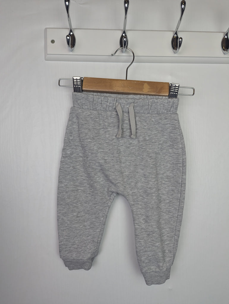 George Grey Jogging Bottoms - Boys 6-9 Months Little Ones Preloved Used, Preloved, Preworn Baby, Girls & Boys Clothes. Kids & Children's second hand Clothing UK Online. Cheap affordable. Brands including Next, Joules, Nutmeg Morrisons, TU, F&F, H&M.